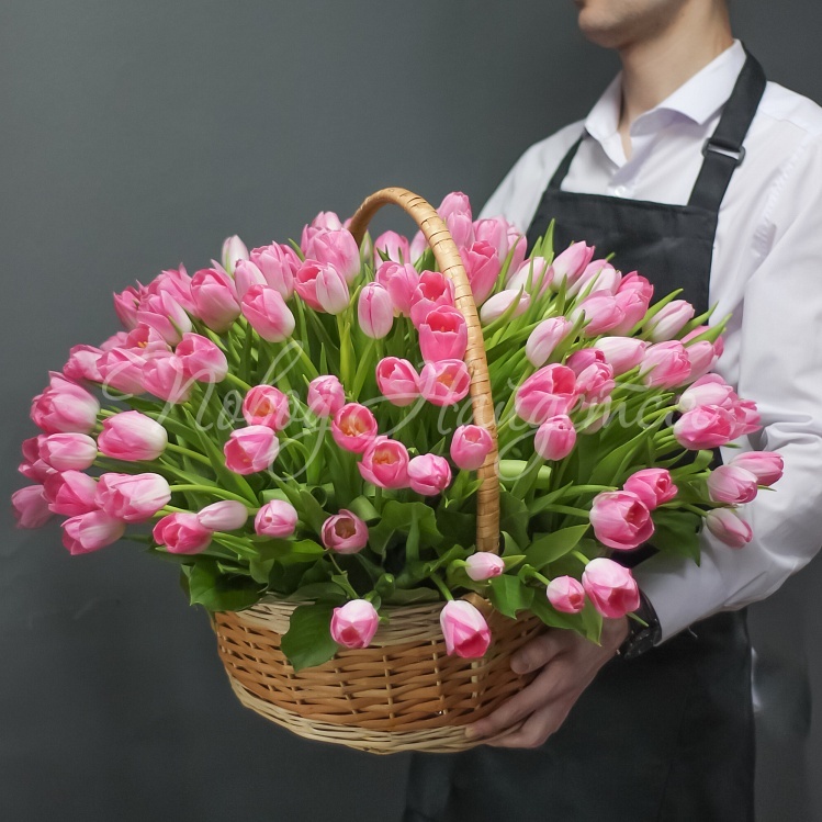 Шикарный букет тюльпанов на 8 марта
