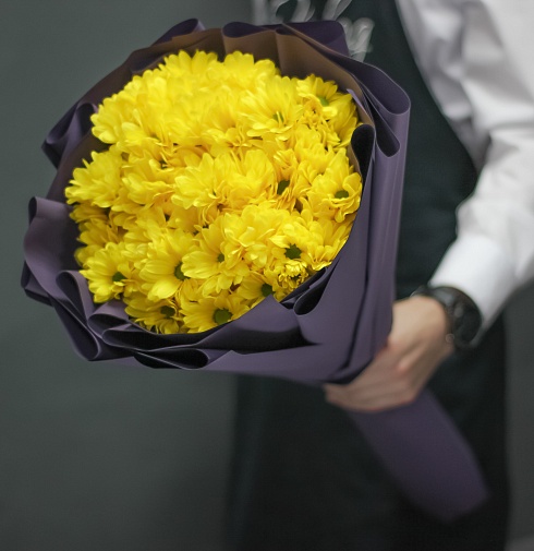 Подарочный букет цветов для женщин на 8 марта