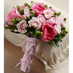 Букеты невесты из кустовых роз