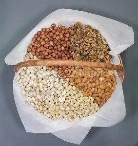 Корзины орехов