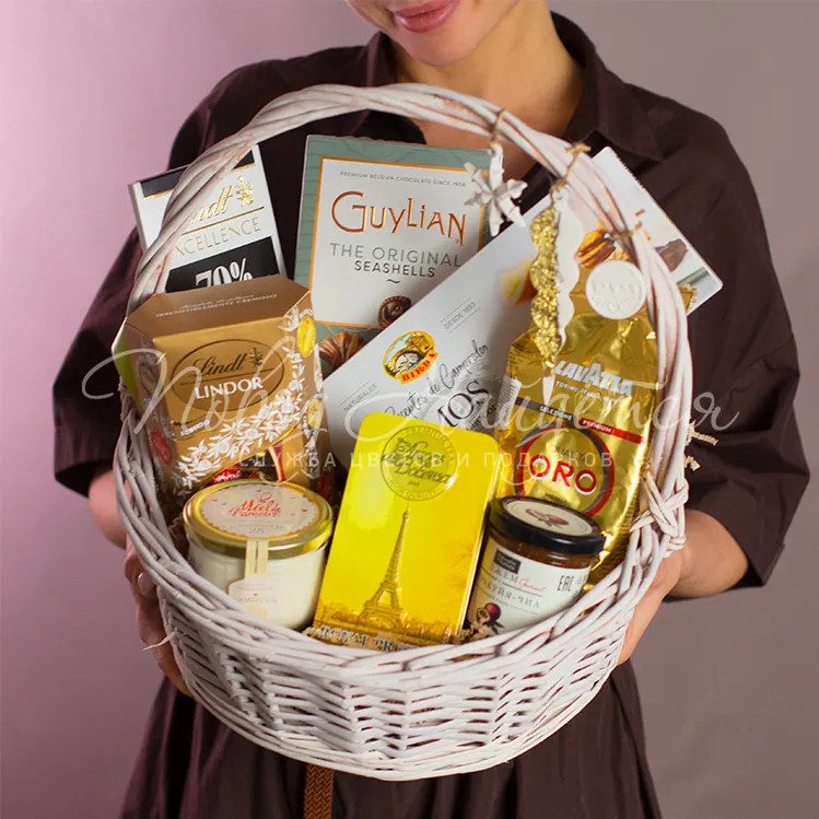 Подарочная продуктовая корзина для женщины