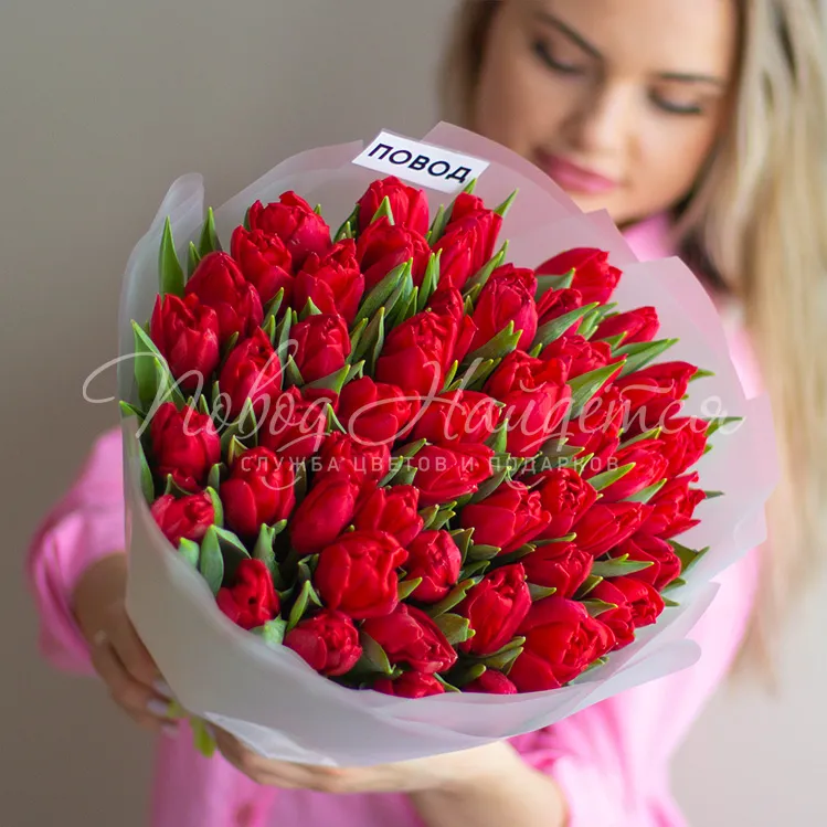 Букет красных тюльпанов