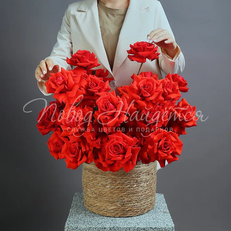 Розы в корзинах Корзина Магическая красота