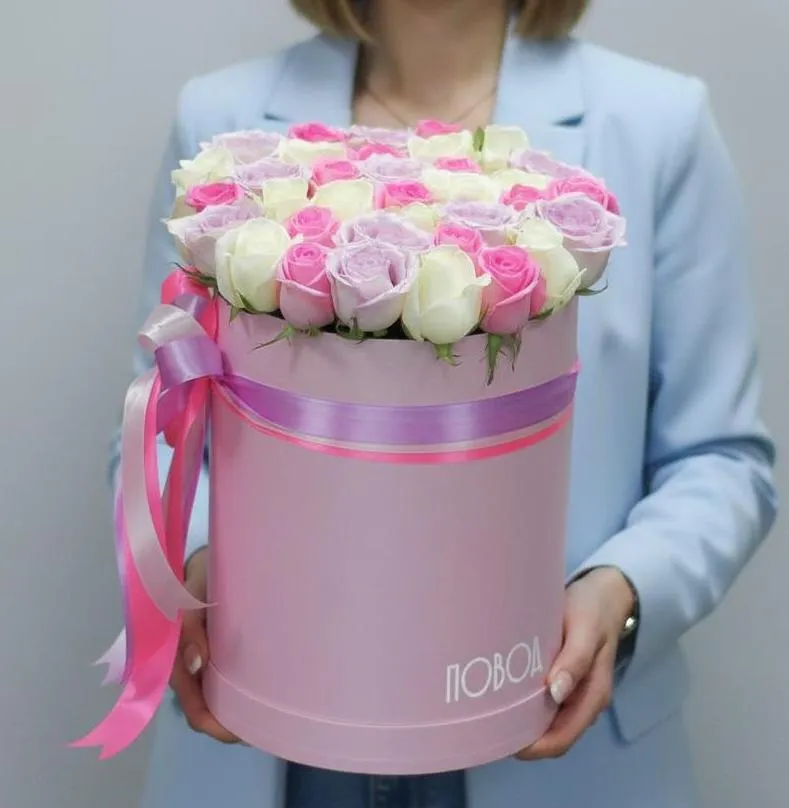 Розы в шляпной коробке