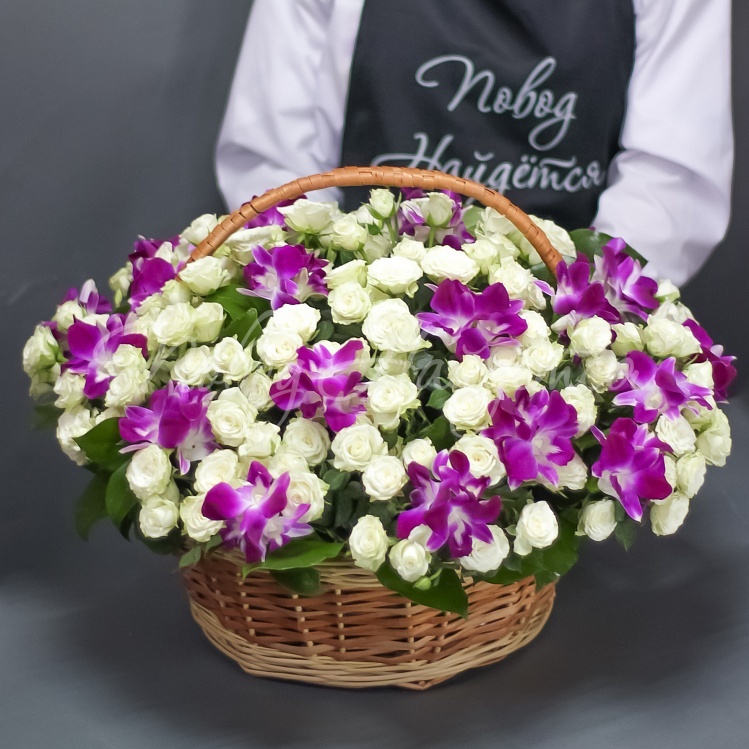 Корзина с цветами на День Учителя