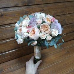 Букеты невесты из пионовидных роз