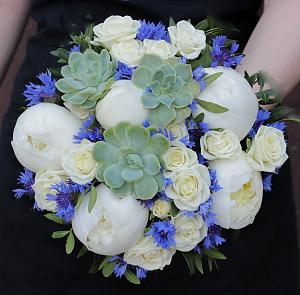 Букеты невесты с синими цветами