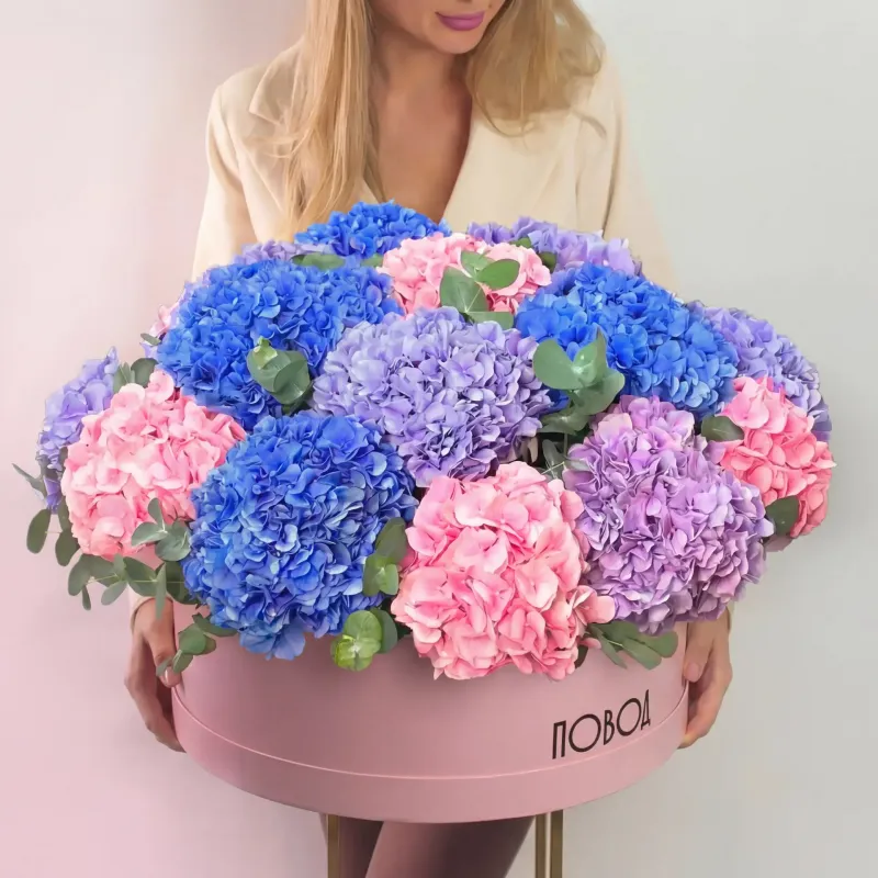 Цветы в шляпной коробке Корзина Московские каникулы
