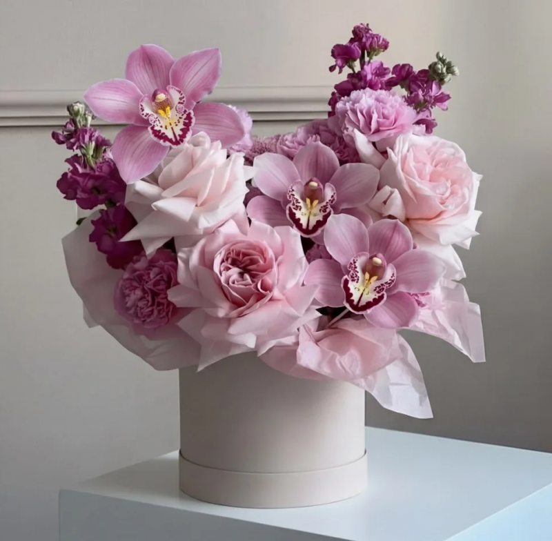 Цветы в шляпной коробке Корзина Самой лучшей девушке