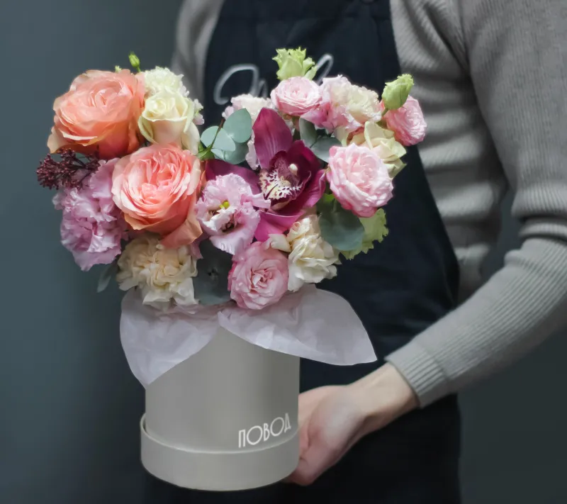 Цветы в шляпной коробке Корзина Очей очарованье