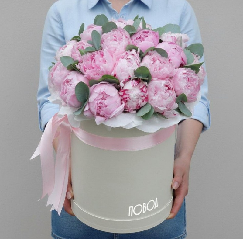 Букет 25 пионов в коробке