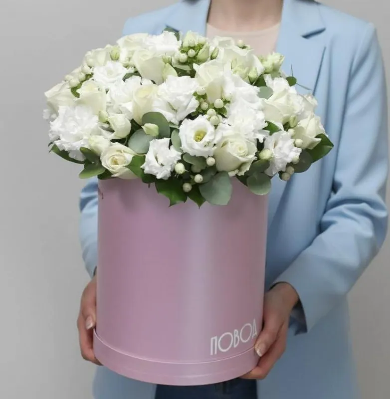 Цветы в шляпной коробке Корзина Касабланка