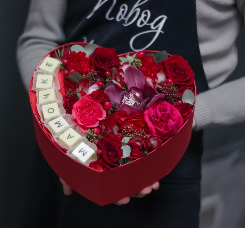 Коробка с макарун «Пылающее сердце»