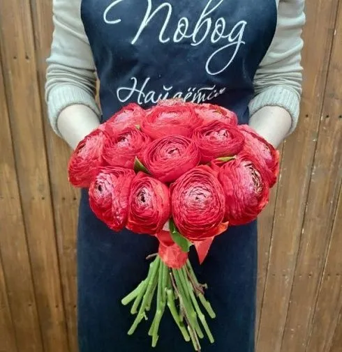 Красные лютики