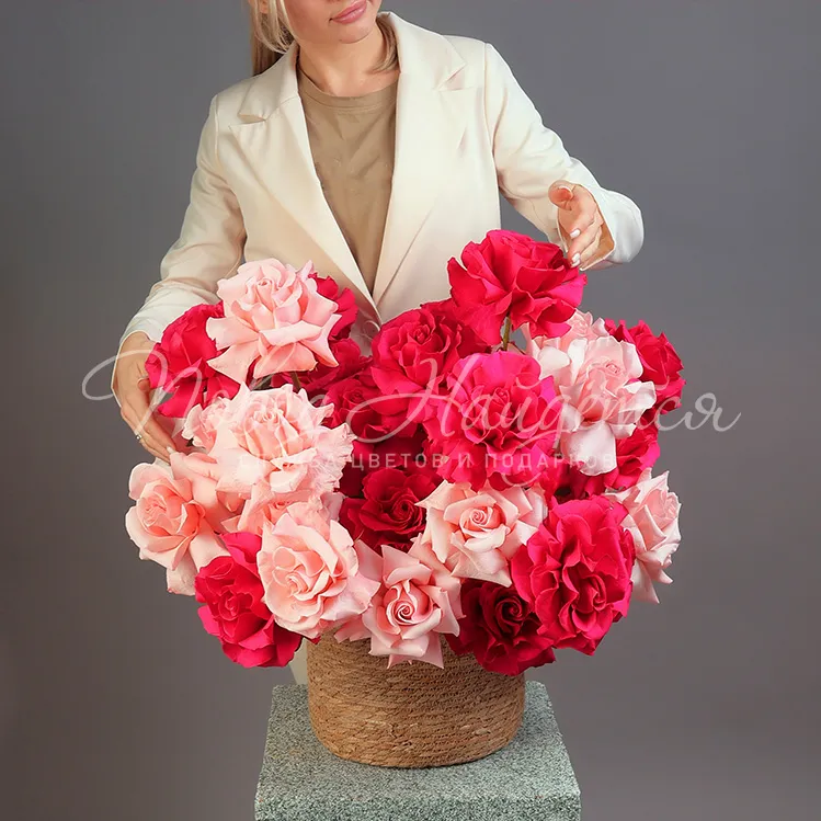 Розы в корзинах Корзина Счастью быть