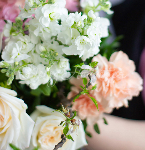 Букет Знакомый силуэт — Повод Найдется