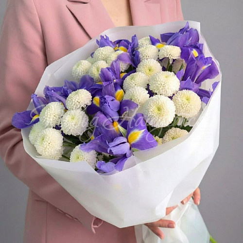 Букет с ИРИСАМИ Букет Весеннее небо Москвы