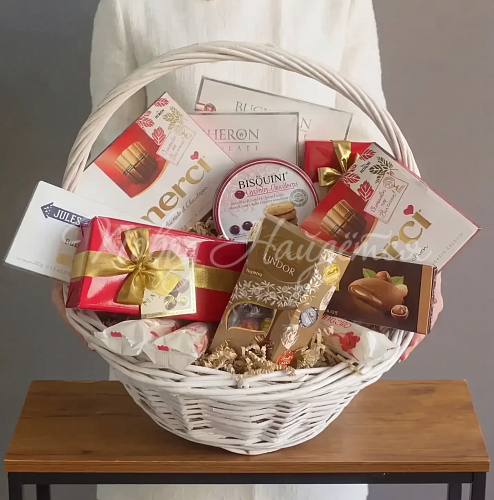 Подарочные корзины Сладкий повод