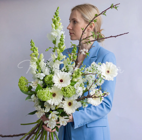 Букеты с ЦВЕТУЩИМИ ВЕТКАМИ Букет Сбывшиеся мечты