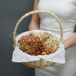 Корзина орехов