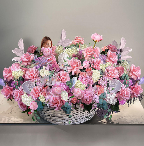 Розы в корзинах Корзина Роскошный максимум