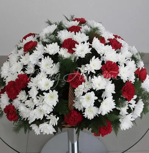 Букет Траурная корзина №1 — Повод Найдется