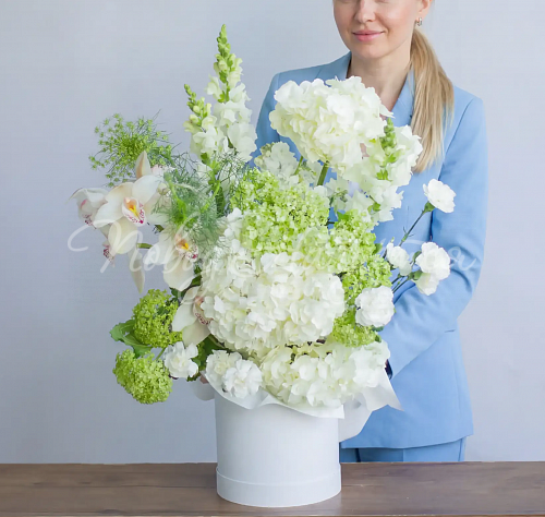 Цветы в шляпной коробке Букет Чистые мысли