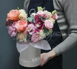 Цветы в шляпной коробке Корзина Очей очарованье