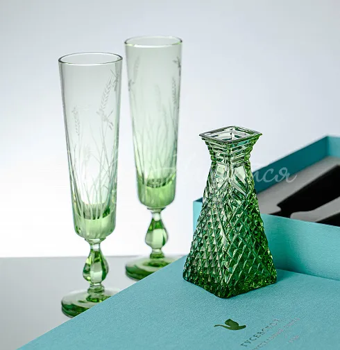 Набор хрустальных бокалов с вазой