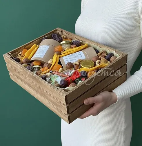 Большой набор орехов и сухофруктов