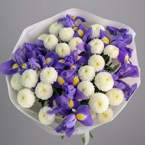 Букет с ИРИСАМИ Букет Весеннее небо Москвы