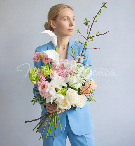 Дизайнерские букеты Букет Знакомый силуэт