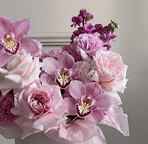 Цветы в шляпной коробке Корзина Самой лучшей девушке