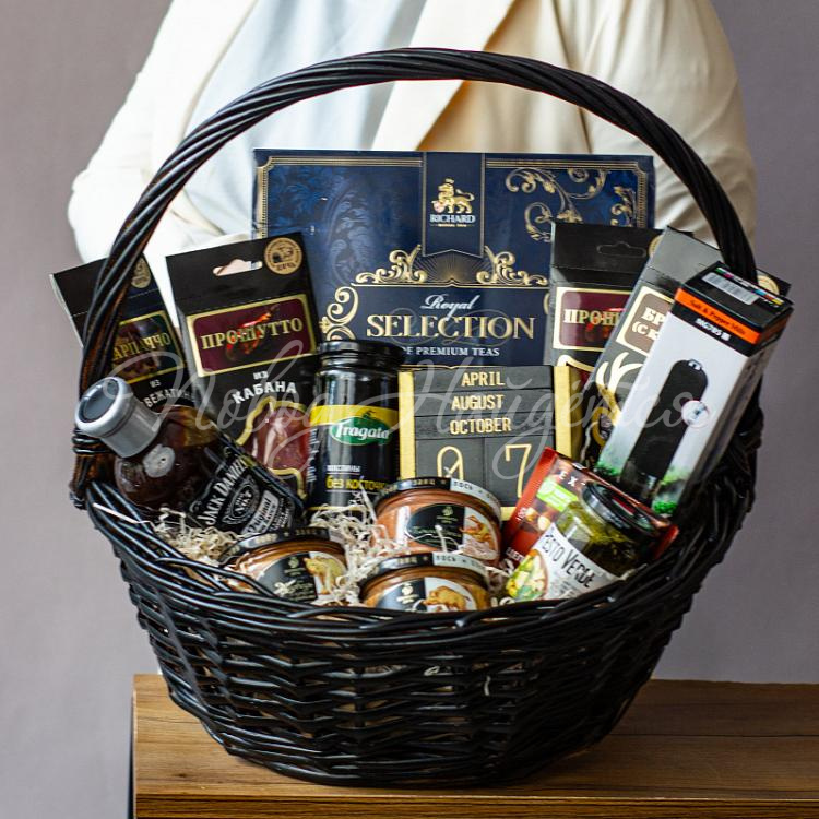 Мужские подарочные корзины Деликатесный гигант