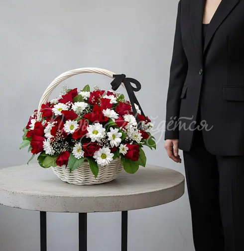 Букет Траурная корзина №4 — Повод Найдется