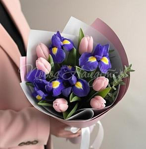 Букет с ИРИСАМИ Букет Лучик тепла