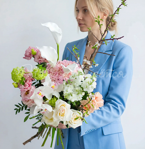 Букет Знакомый силуэт — Повод Найдется