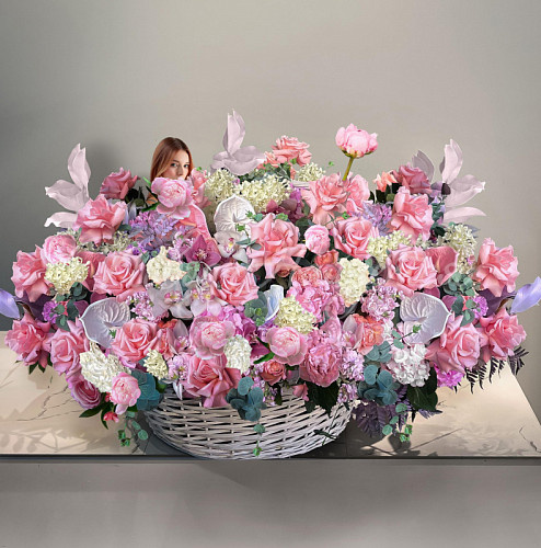 Розы в корзинах Корзина Роскошный максимум