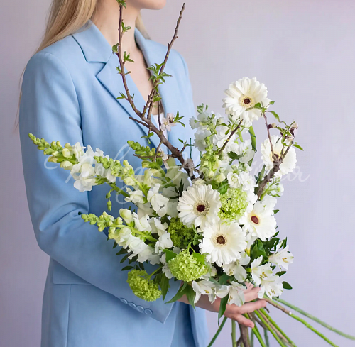 Букеты с ЦВЕТУЩИМИ ВЕТКАМИ Букет Сбывшиеся мечты