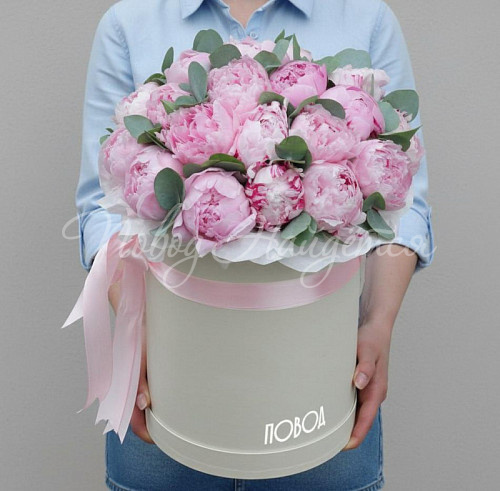 Букет 25 пионов в коробке