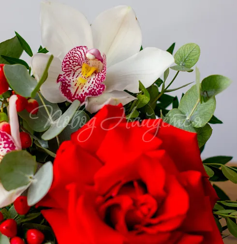 Цветочная композиция Композиция №122 — Повод Найдется