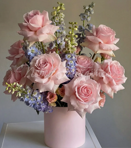 Цветы в шляпной коробке Корзина Монамур