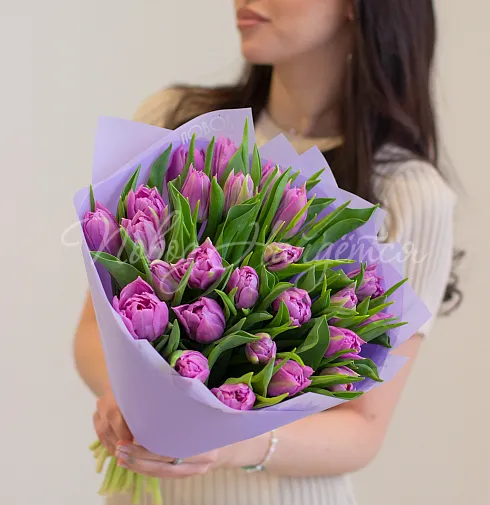 Букет 25 лавандовых тюльпанов — Повод Найдется